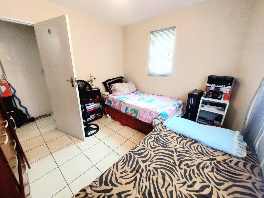 2 Bedroom Property for Sale in Oakglen Western Cape